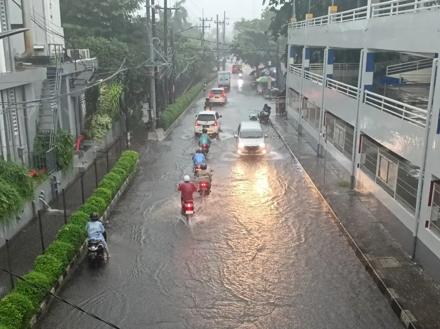 Malam Natal di Surabaya Dihantam Hujan Deras, Sebagian Wilayah Kota Pahlawan Terendam Banjir