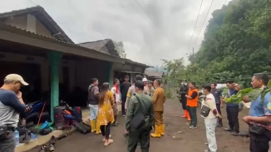 29 Pendaki Gunung Raung Berhasil Turun dengan Selamat