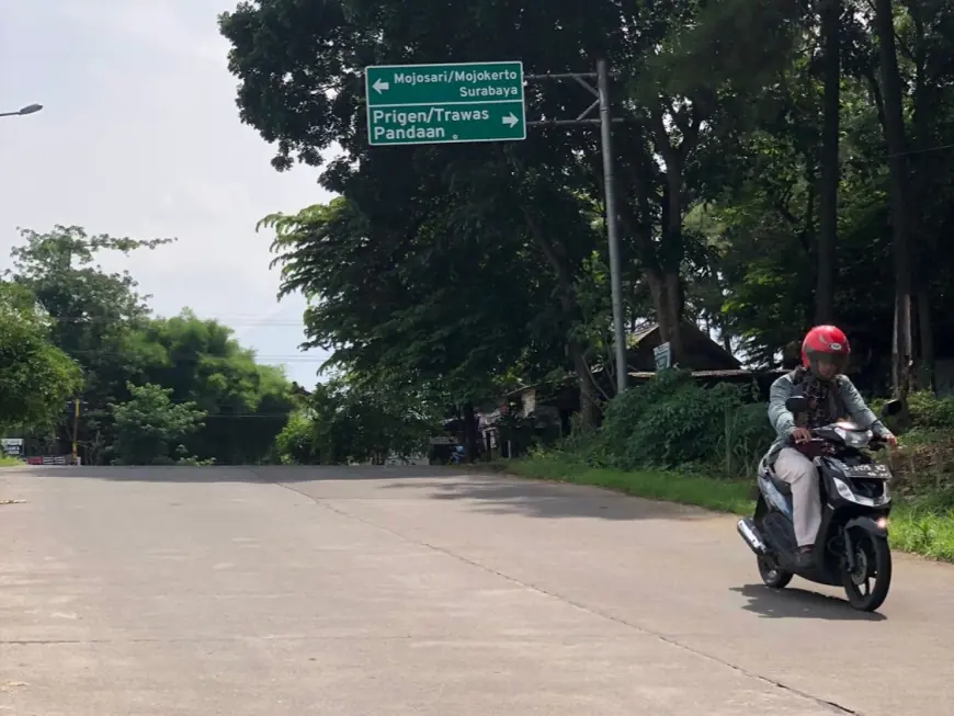 Jalan Akses Wisata di Mojokerto Dibiarkan Rawan Longsor, Masyarakat hanya Diminta Waspada