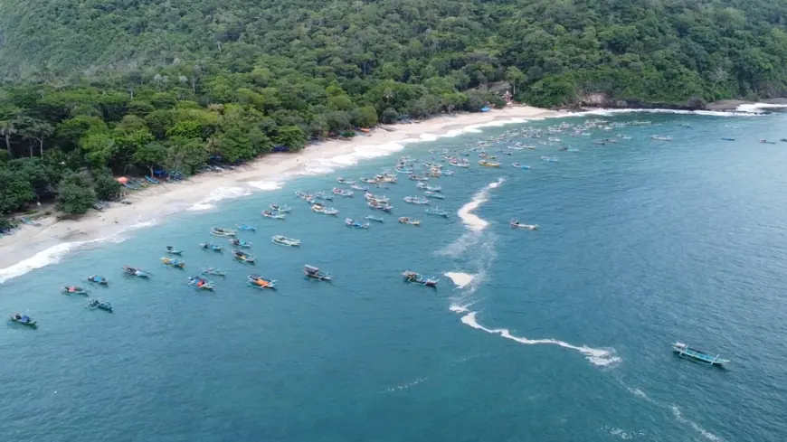 Pesona Pantai Papuma, Destinasi Liburan Nataru yang Tak Boleh Terlewatkan di Jember