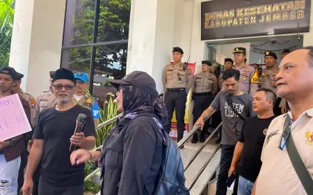 Perjuangkan Nasib Masyarakat Miskin, Warga Jember Demo Dinas Kesehatan