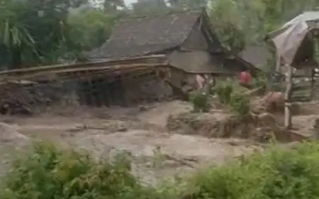 Breaking News! Banjir Bandang Terjang Maesan Bondowoso, 12 Rumah Terseret