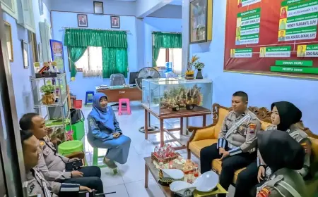 Polisi Atensi Pelajar Pengguna Motor dan Sepeda Listrik di Sampang