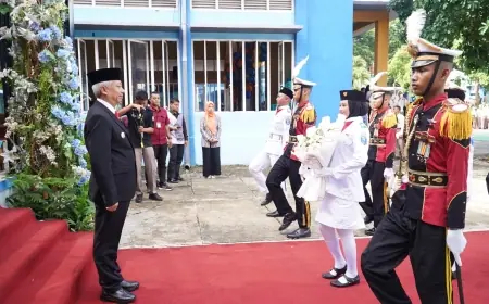 Kenang Masa Sekolah, Sri Handoko Pimpin Upacara HUT ke-51 SMAN 2 Nganjuk