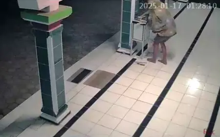 Pencurian Kotak Amal Masjid di Tlogosari Bondowoso Terekam CCTV, Pelaku Kenakan Sarung Ala Ninja