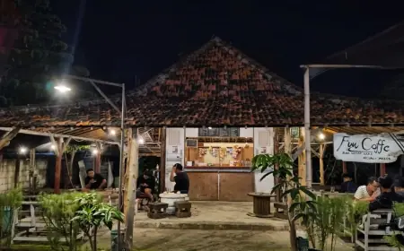 Mengulik Pendopo Fun Caffe  Lamongan: Tongkrongan Bernuansa Jawa Tempo Dulu