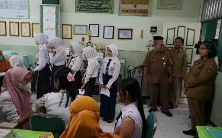 Pj Wali Kota Kediri Zanariah Tinjau Pelaksanaan Perluasan Imunisasi HPV Anak Perempuan Usia 15 Tahun