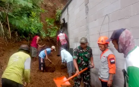 Longsor di Malang Timpa Rumah Warga hingga Terendam Lumpur