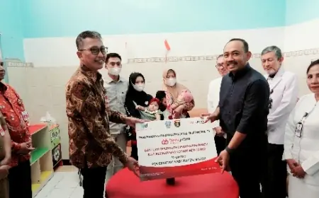 Bank Jatim Serahkan Bantuan CSR untuk Operasi Pemisahan Kembar Siam Asal Ngawi