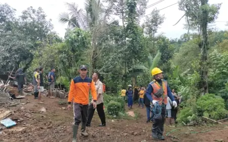 Ayah dan Anak Tertimbun Tanah Longsor, BPBD Jombang Datangkan Alat Berat