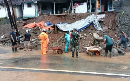 Tanah Longsor di Wonoagung, Kasembon: Jalan Provinsi Malang-Kediri Sempat Macet