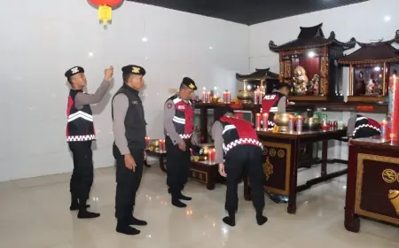 Totalitas, Polres Batu Sterilisasi Klenteng Demi Keamanan Ibadah Imlek