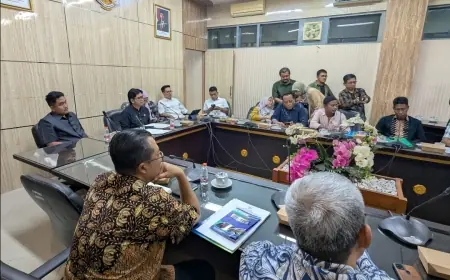 Difasilitasi DPRD Jember, Pedagang Pasar Lojejer Desak Tutup Indomaret
