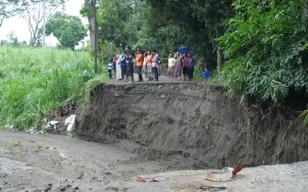 Pemkab Kediri Evakuasi Darurat Jalan Putus di Sepawon Plosoklaten