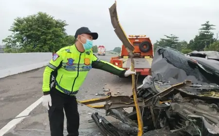 Kecelakaan Maut di Tol Jombang-Mojokerto Tewaskan Dua Korban
