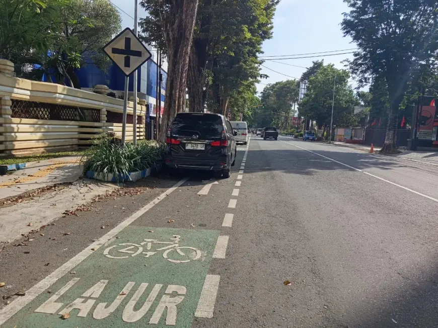 Tertibkan Parkir di Lajur Sepeda, Dishub Bondowoso Bakal Gandeng Kepolisian