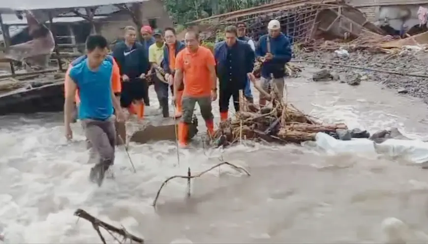 Pj Gubernur Jatim Paparkan Penyebab Banjir Bandang di Maesan Bondowoso