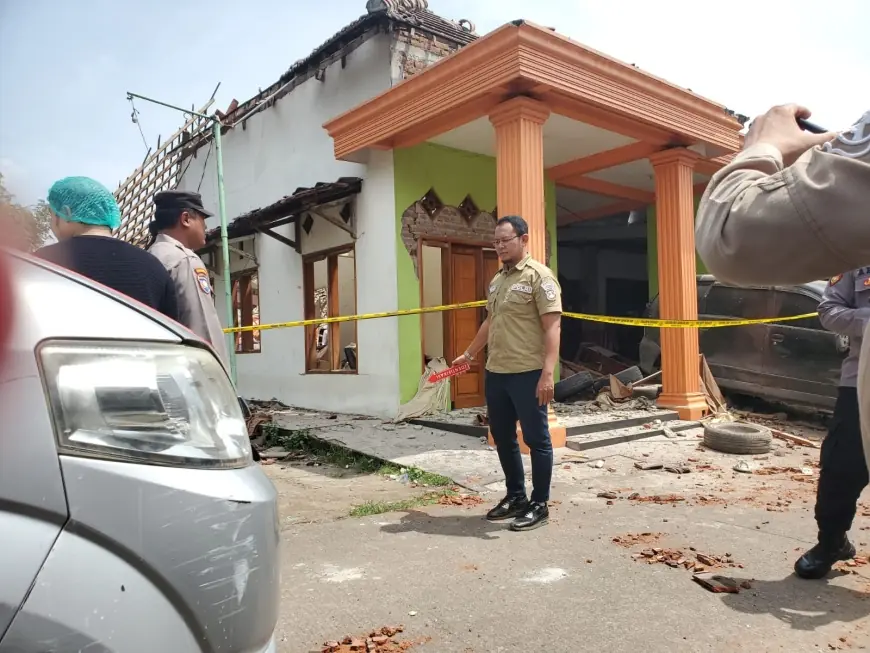 Rumah Polisi di Mojokerto Meledak, Ibu dan Anak Balita Meregang Nyawa