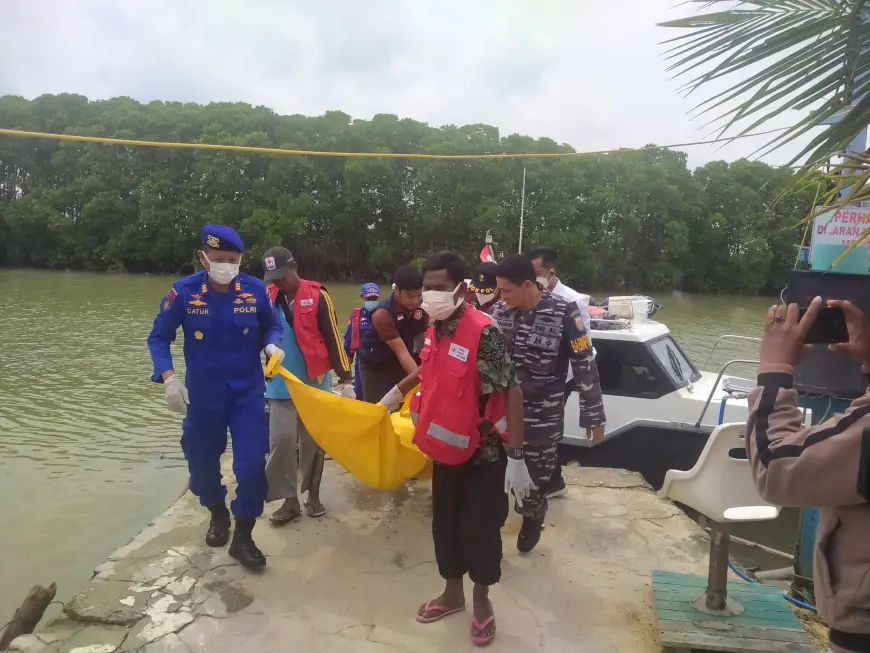 Mayat Laki-Laki Ditemukan Mengapung di Tengah Perairan Camplong Sampang