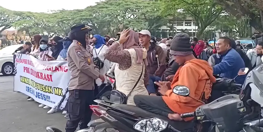 Polresta Malang Kota Jaga Keamanan Aksi Kawal Keputusan MK dengan Empati dan Humanis