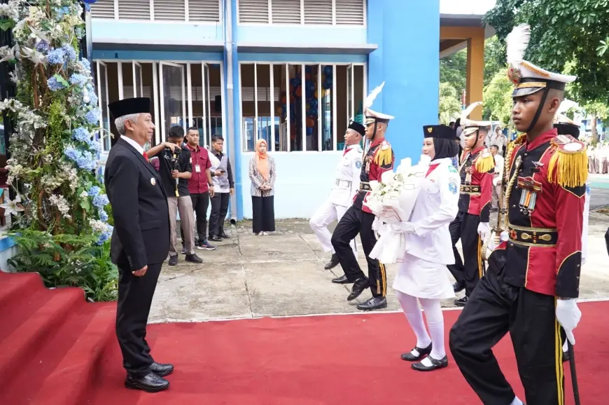 Kenang Masa Sekolah, Sri Handoko Pimpin Upacara HUT ke-51 SMAN 2 Nganjuk