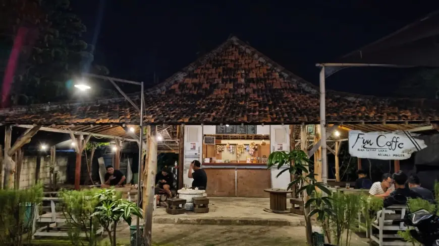 Mengulik Pendopo Fun Caffe  Lamongan: Tongkrongan Bernuansa Jawa Tempo Dulu