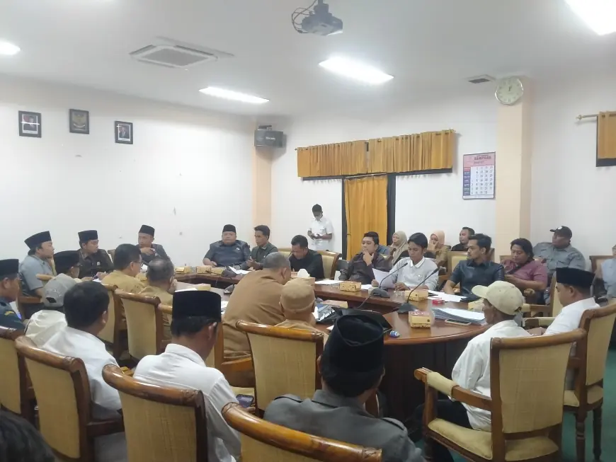 Datangi kantor DPRD, Guru Honorer di Sampang Siap Jadi ASN Paruh Waktu