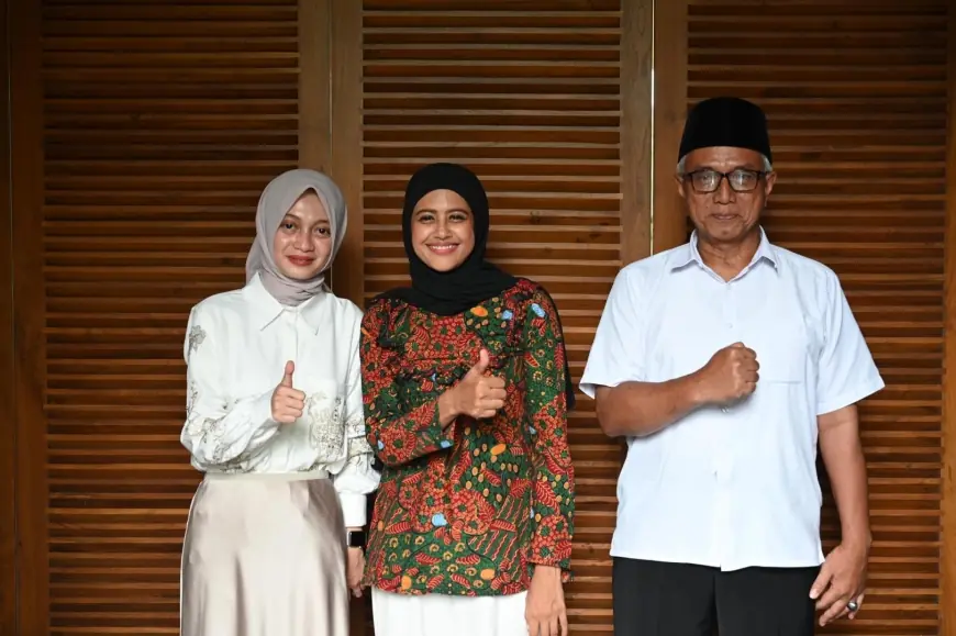 Hangat, Vinanda–Gus Qowim Silaturahmi ke Rumah Bunda Fey