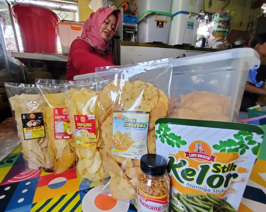 Inovatif, Pasutri di Mojokerto Berbagi Tugas Ciptakan Stik Berbahan Dasar Daun Kelor