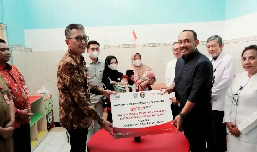 Bank Jatim Serahkan Bantuan CSR untuk Operasi Pemisahan Kembar Siam Asal Ngawi
