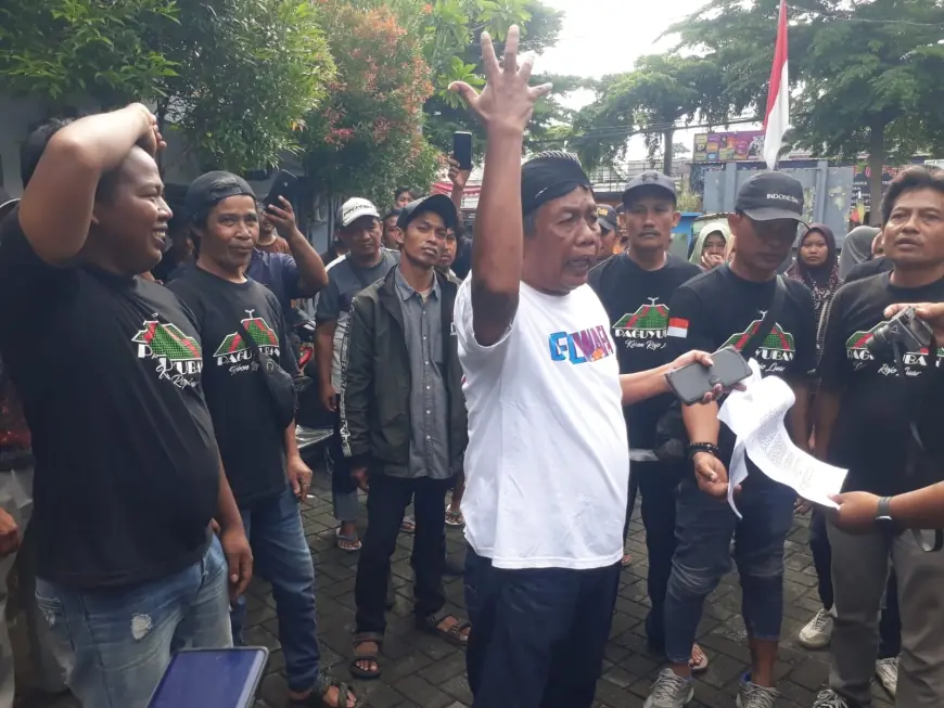 Puluhan PKL di Jombang Datangi Kantor Satpol PP Sampaikan Protes soal Penertiban