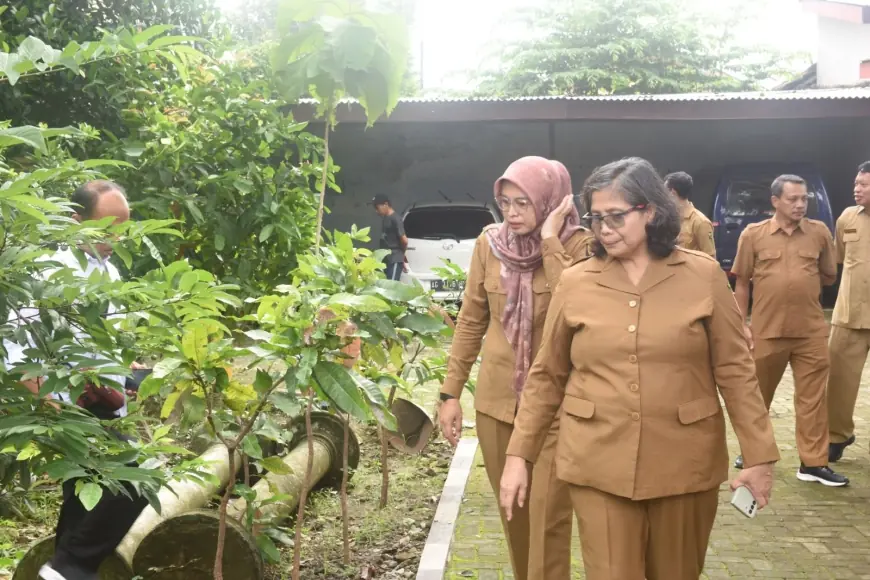 Pj Wali Kota Kediri Memotivasi Pegawai Bakesbangpol untuk Terus Jaga Kebersihan