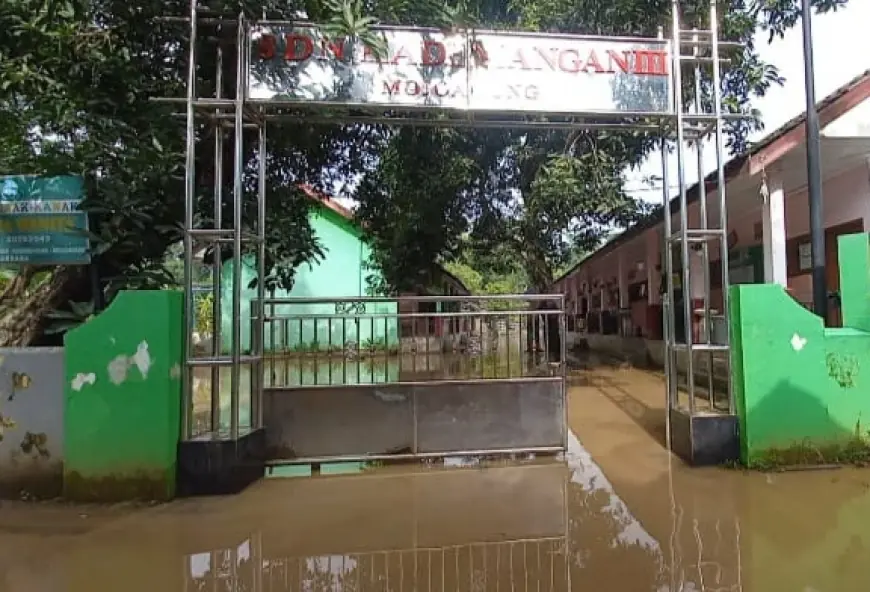 Dampak Banjir, 111 Siswa SD di Mojoagung Jombang Terpaksa Belajar Daring