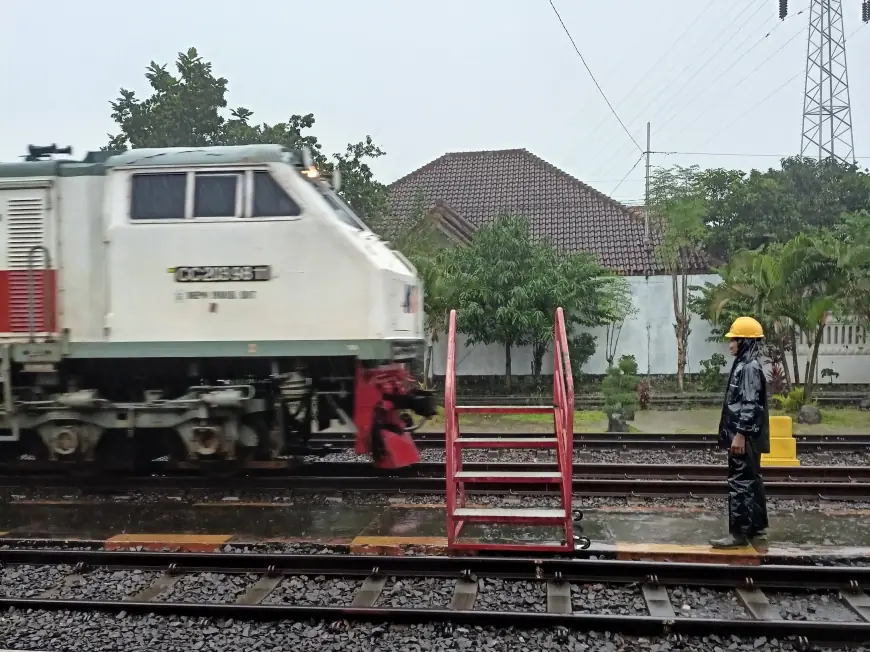 Banjir Grobogan Lumpuhkan Jalur Kereta, Ratusan Penumpang dari Surabaya Batalkan Perjalanan