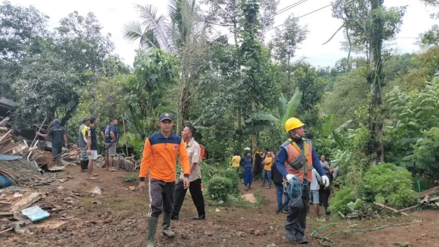 Ayah dan Anak Tertimbun Tanah Longsor, BPBD Jombang Datangkan Alat Berat