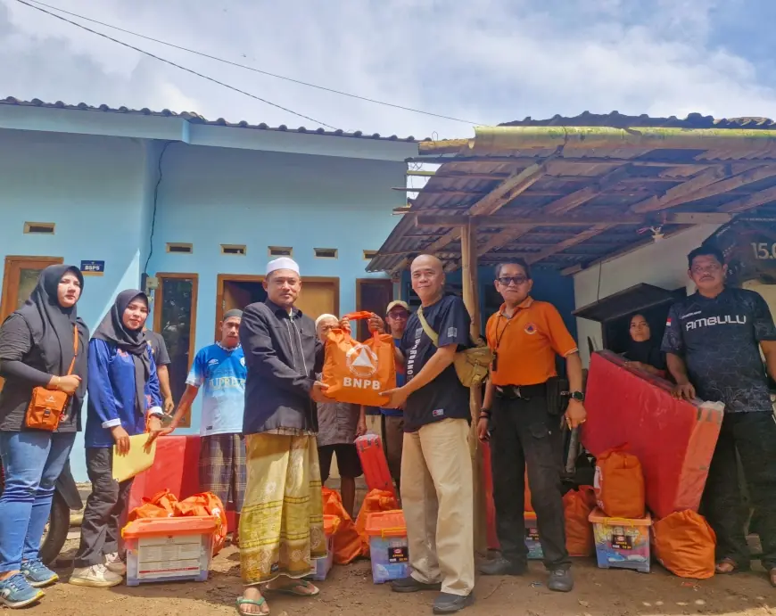 Pasca Banjir dan Longsor, BPBD Salurkan Bantuan kepada Warga Desa Ambulu Bondowoso