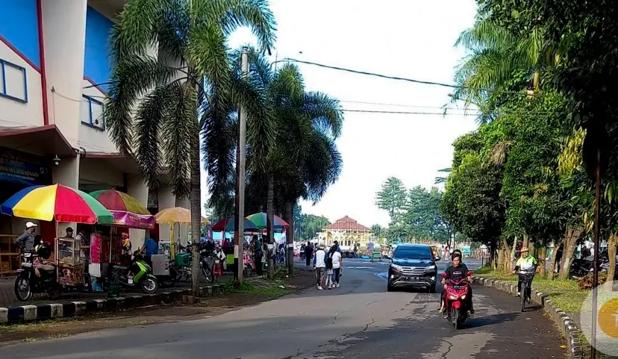 Pemkab Malang Bakal Perbaiki Kios Pedagang di Stadion Kanjuruhan