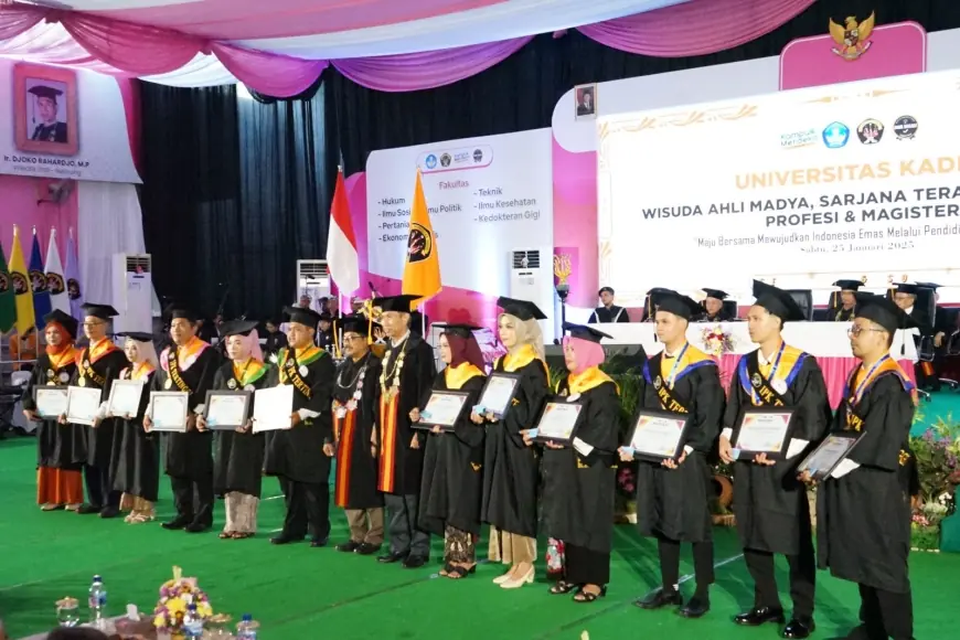 Gelar Wisuda ke-58, Universitas Kadiri Siap Songsong Indonesia Emas