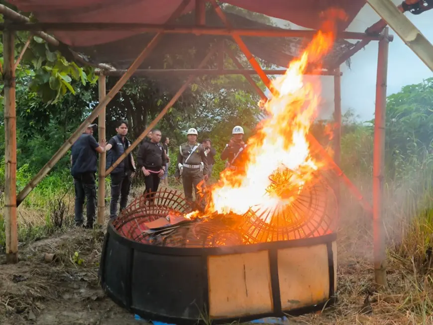 Liburan Kelabu Siswa SMP Mojokerto, Bakar Arena Judi di Lamongan, dan Inspirasi Peternak Muda di Malang