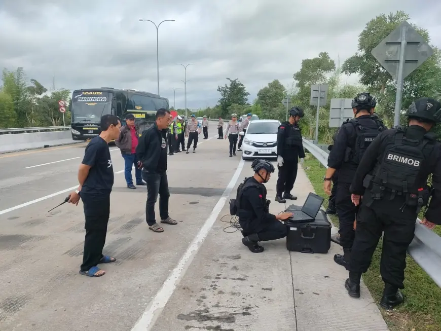 Polres Madiun dan Gegana Brimob Polda Jatim Tangani Paket Mencurigakan di Dumpil Nglames.