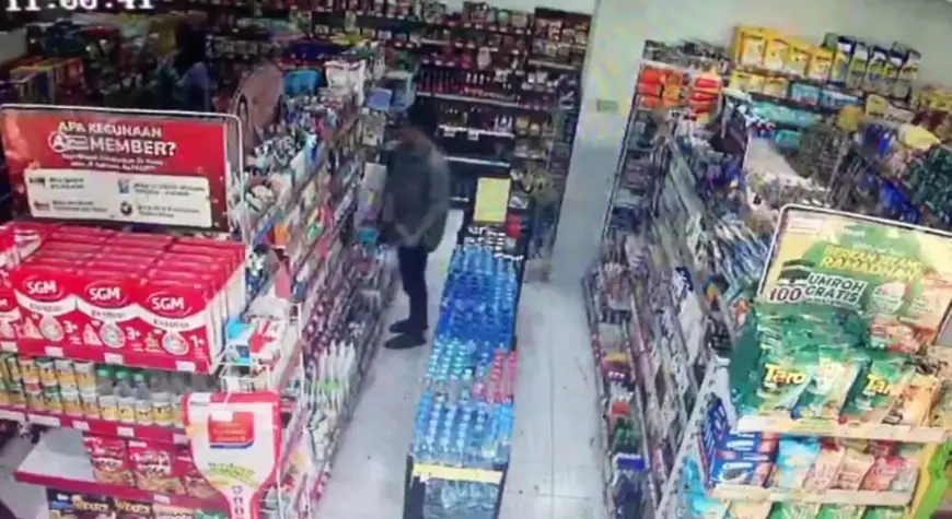 Pria Paruh Baya Ketahuan Mengutil di Toko Retail Junrejo Kota Batu