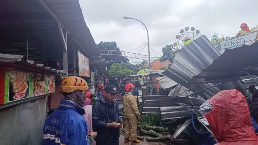 Kuburan dan Sentra PKL di Kota Batu Tertimpa Pohon Tumbang