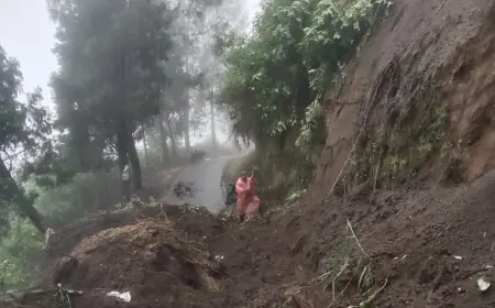 Tanah Longsor di Ngadas Malang Tutup Jalur Akses Menuju Bromo