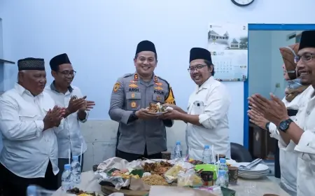 PWI Jombang Syukuran HPN 2025 Bareng Kapolres, Potong Tumpeng Sambil Diskusi