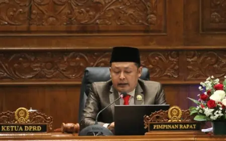 DPRD Bojonegoro Sindir Proyek Rp40 Miliar: "Pagar Laut dari Bambu Saja Susah Roboh, Ini Beton kok Mudah"