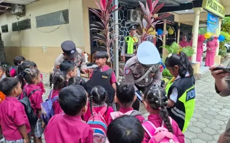 Pakai Metode Bernyanyi, Polsek Torjun Ajak Siswa TK Berwisata Edukasi