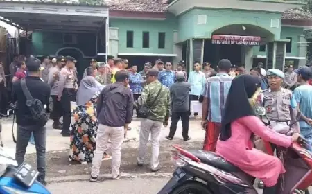 Diduga Selewengkan Dana Desa, Kades Ramban Kulon Bondowoso Didemo Warga
