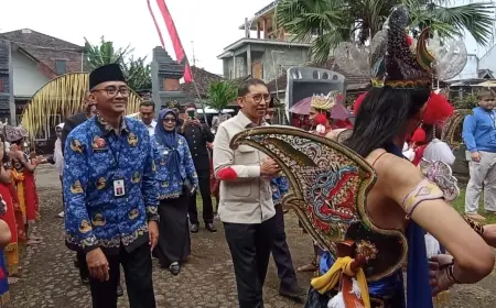 Menteri Kebudayaan Fadli Zon Dorong Pelestarian Seni Tari Topeng di Malang