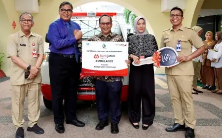 Bank Jatim Serahkan Ambulans Sebagai Bentuk CSR untuk RSUD Haji Provinsi Jawa Timur
