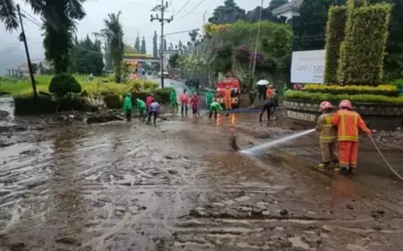 Banjir Lumpur di Sekitar Wisata Selecta Kota Batu, Wisatawan sempat Terjebak